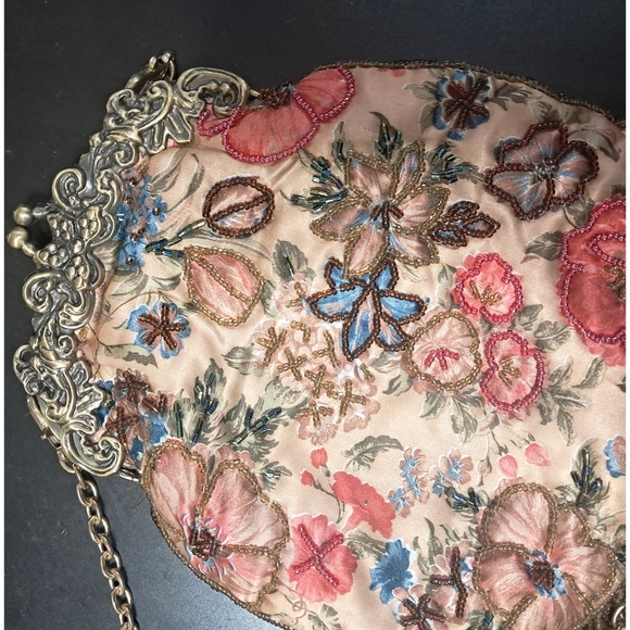Vintage Floral Embroidered Beaded Purse • Evening Bag • Kiss-Lock Clasp w/ Chain - Picture 10 of 10